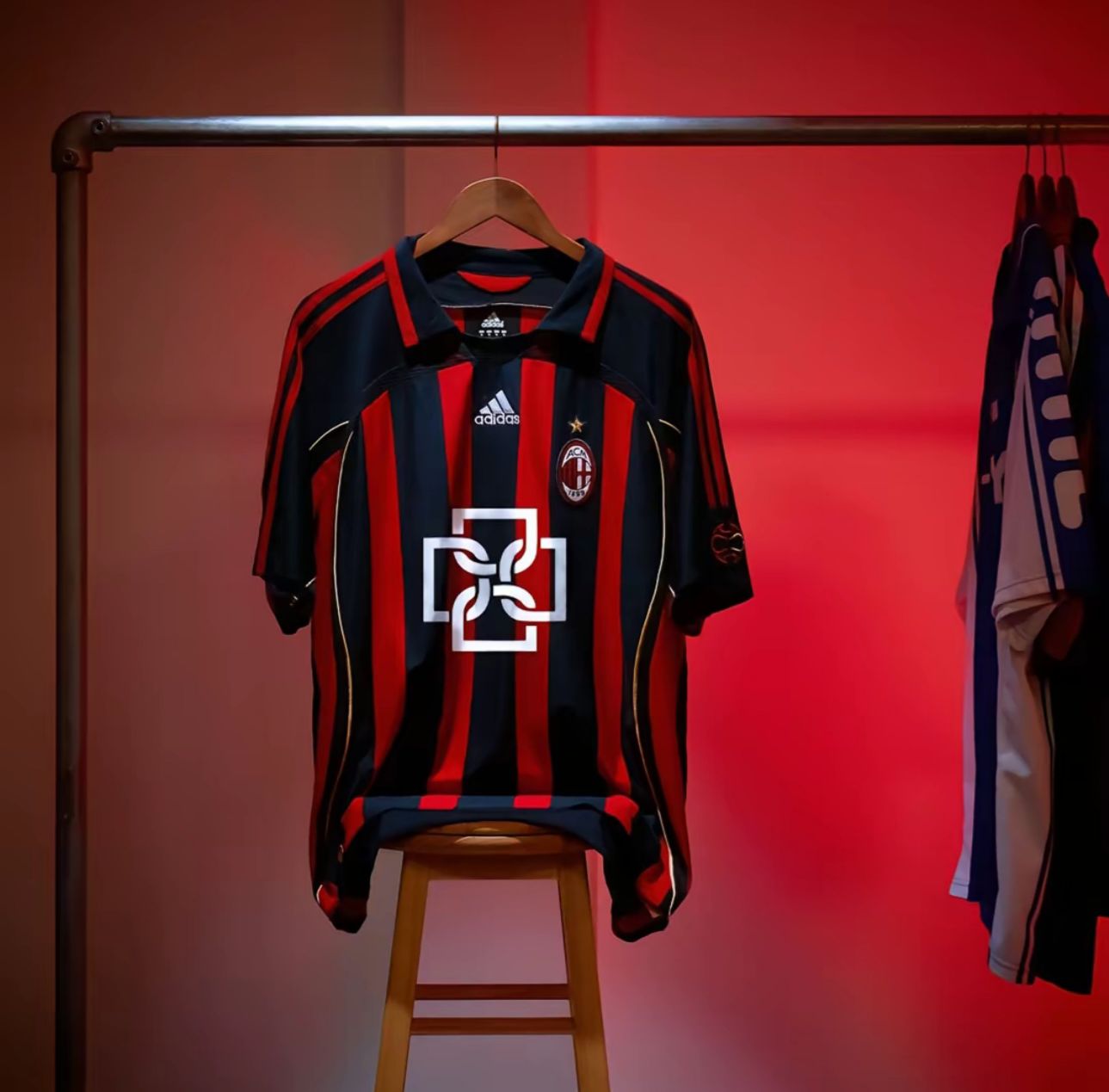 Camiseta Retro AC MILAN X DUKI "AMERI"